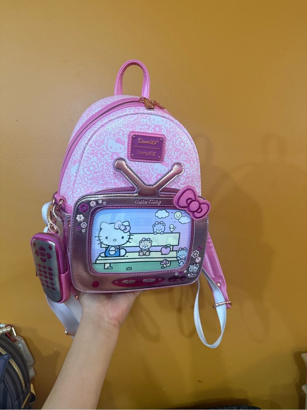 Hello Kitty Lenticular TV Bag with cell phone coin bag Exclusive release